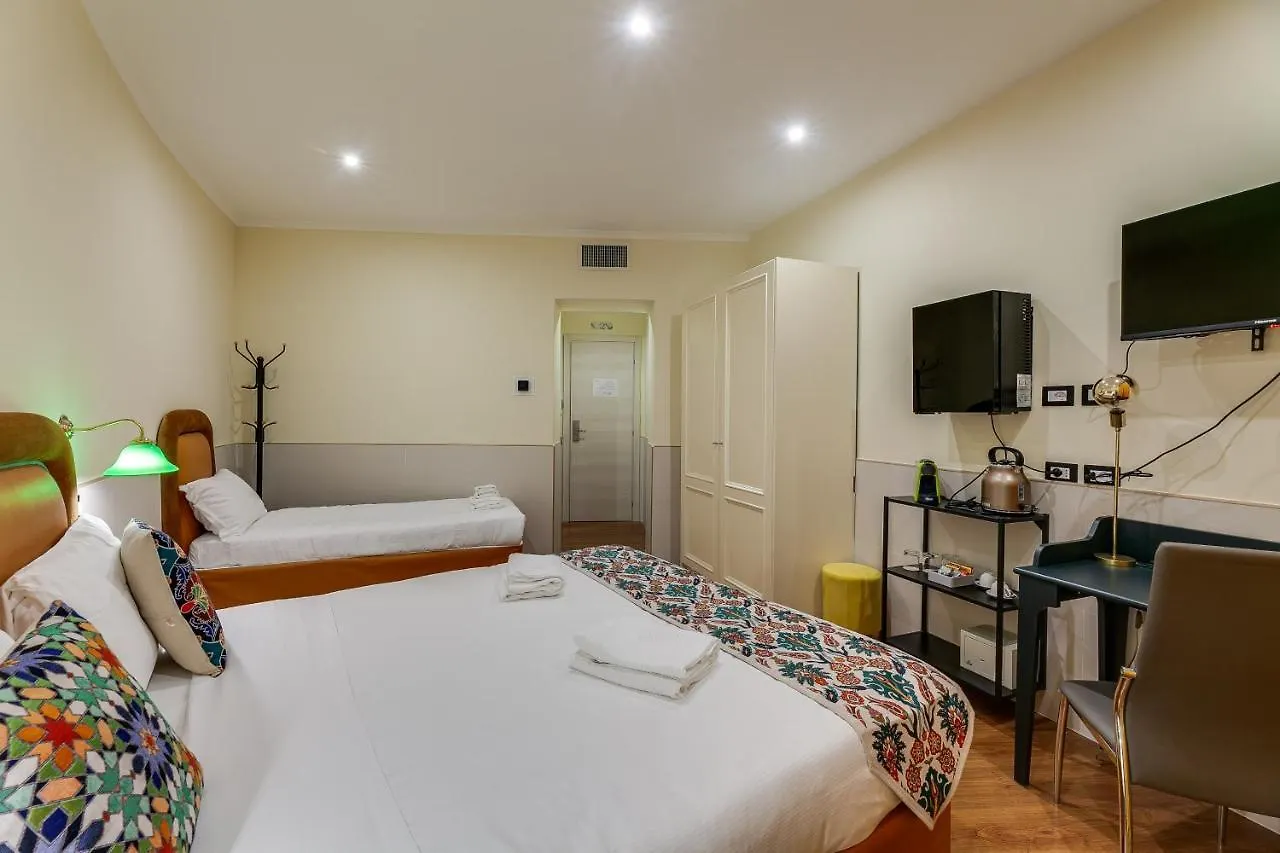 Hotel Habitat Monti Roma 0*,